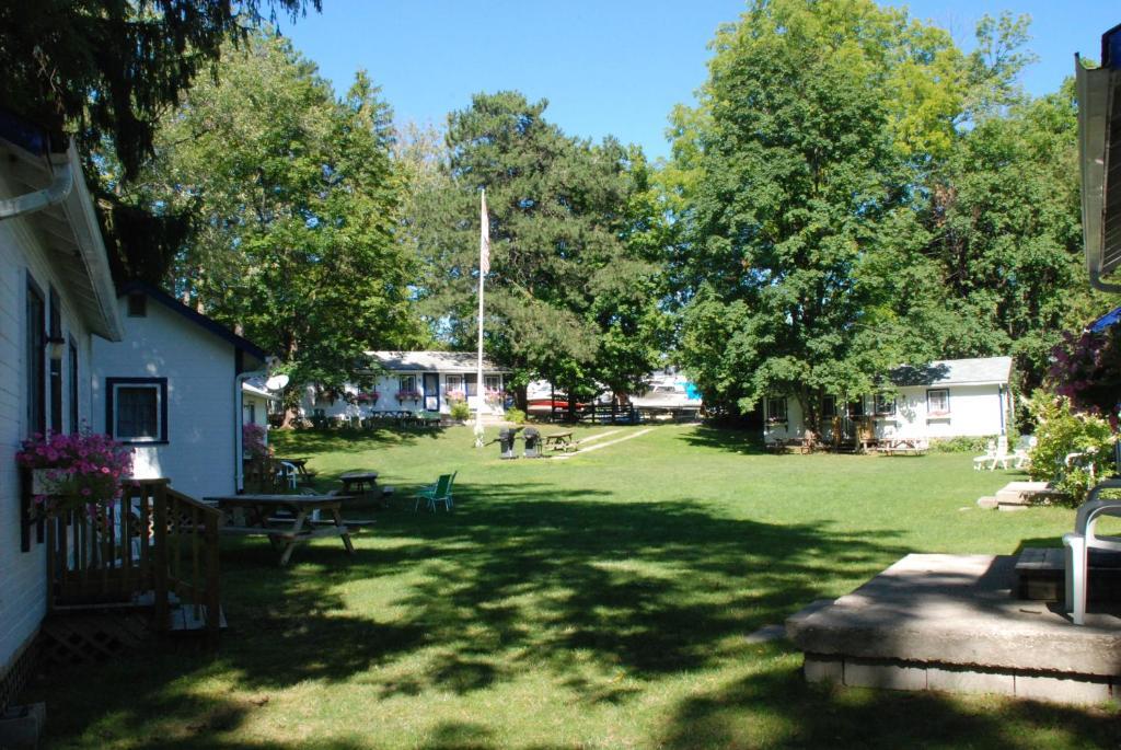 Bayfield River Cottage Colony Inc Bluewater Extérieur photo